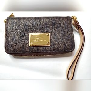 Michael kors wristlet